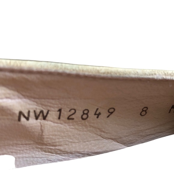 Stuart Weitzman bedazzled flats size 8 heel flaw - Picture 6 of 8